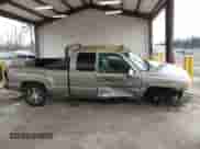 2002 GMC Sierra 1500 Denali z VIN 2GTFK69U421321155, wystawiony jako IAAI lot #41636514 z przebiegiem 171 955 mil mil oraz . Historia ofert i sprzedaży dostępna na DreamBid. Obrazek 13.