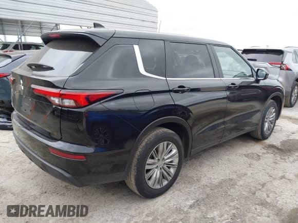 2024 Mitsubishi Outlander ES with VIN JA4J3UA87RZ073473, listed as a IAAI auction lot 42146365 with 8,600 mi miles and . Bid and sale history available at DreamBid. Image 4.