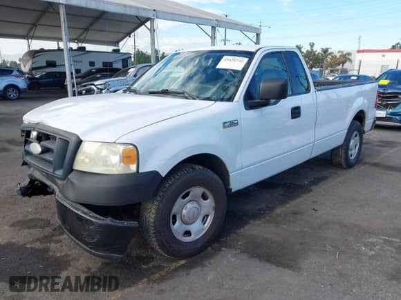 2006 Ford F-150 XL z VIN 1FTRF12W66NA87427, wystawiony jako IAAI lot #43426732 z przebiegiem 159 220 mil mil oraz . Historia ofert i sprzedaży dostępna na DreamBid. Obrazek 2.