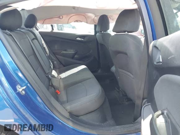 2018 Chevrolet Cruze LT с VIN 1G1BE5SM5J7245238, выставлен на аукционе IAAI как лот 43090573 с пробегом 105 456 миль миль и . История ставок и продаж доступна на DreamBid. Изображение 8.