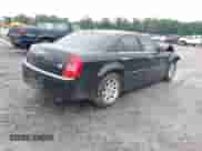2006 Chrysler 300 C z VIN 2C3KA63H26H532451, wystawiony jako IAAI lot #42471444 z przebiegiem 119 217 mil mil oraz . Historia ofert i sprzedaży dostępna na DreamBid. Obrazek 4.