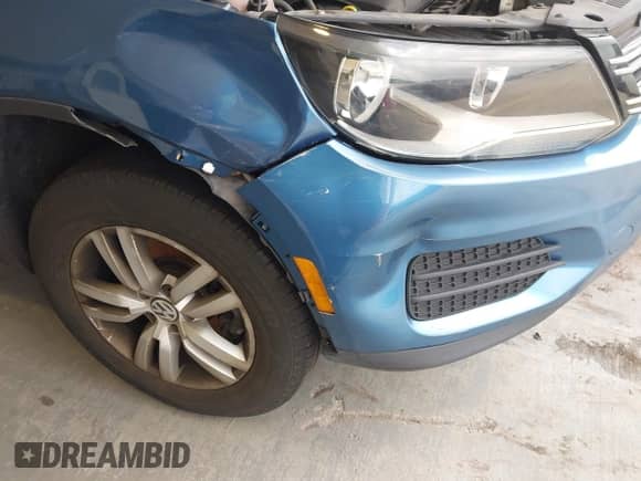 2017 Volkswagen Tiguan S с VIN WVGAV7AX4HW513251, выставлен на аукционе IAAI как лот 42830203 с пробегом Не указан миль и . История ставок и продаж доступна на DreamBid. Изображение 6.