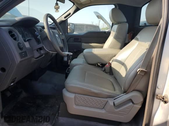 2010 Ford F-150 XL с VIN 1FTMF1CW3AKE38619, выставлен на аукционе Copart как лот 68122315 с пробегом 50 536 миль миль и Чистый • Clean title. История ставок и продаж доступна на DreamBid. Изображение 7.