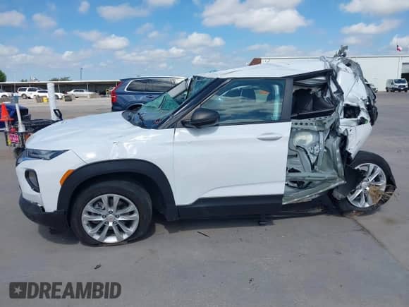 2022 Chevrolet TrailBlazer LS z VIN KL79MMS28NB125371, wystawiony jako IAAI lot #43288453 z przebiegiem 35 165 mil mil oraz . Historia ofert i sprzedaży dostępna na DreamBid. Obrazek 15.