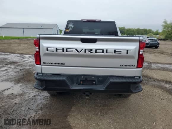 2022 Chevrolet Silverado 1500 Custom Trail Boss z VIN 1GCPYCEK0NZ237402, wystawiony jako Copart lot #55488465 z przebiegiem 51 582 mil mil oraz Szkoda całkowita • Salvage title. Historia ofert i sprzedaży dostępna na DreamBid. Obrazek 6.