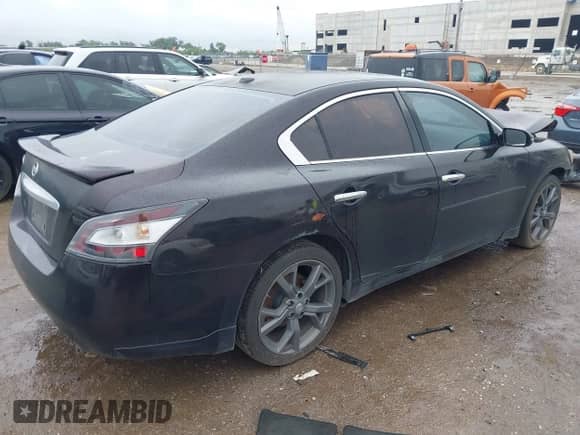 2014 Nissan Maxima S z VIN 1N4AA5AP0EC470793, wystawiony jako IAAI lot #42723871 z przebiegiem 184 424 mil mil oraz . Historia ofert i sprzedaży dostępna na DreamBid. Obrazek 4.