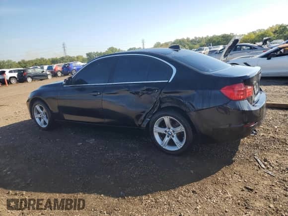 2015 BMW 3 Series 328i xDrive с VIN WBA3B3C55FF546148, выставлен на аукционе Copart как лот 80956645 с пробегом 83 281 миль миль и Списание • Salvage title. История ставок и продаж доступна на DreamBid. Изображение 2.