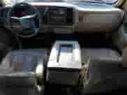 2002 Chevrolet Avalanche z VIN 3GNEC13T62G115040, wystawiony jako Copart lot #81164785 z przebiegiem 235 266 mil mil oraz Szkoda całkowita • Salvage title. Historia ofert i sprzedaży dostępna na DreamBid. Obrazek 8.