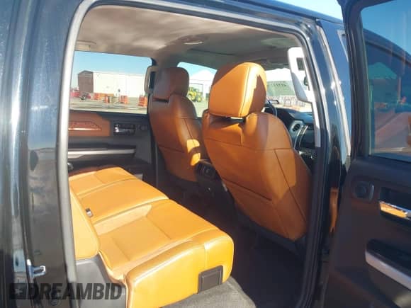 2019 Toyota Tundra SR5 с VIN 5TFAY5F1XKX788189, выставлен на аукционе IAAI как лот 41313276 с пробегом 109 288 миль миль и . История ставок и продаж доступна на DreamBid. Изображение 8.