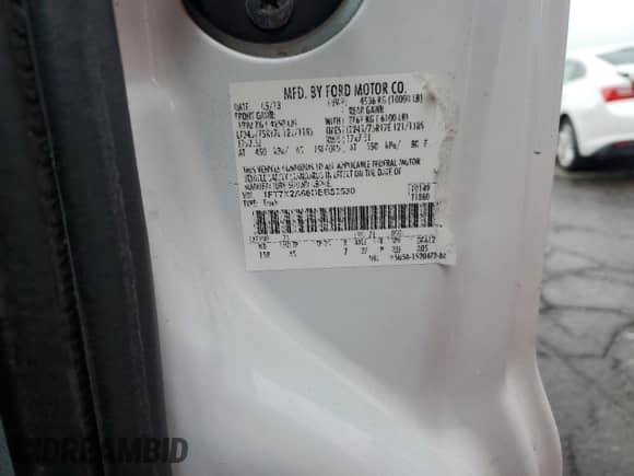 2013 Ford F-250 XL z VIN 1FT7X2A66DEB52530, wystawiony jako Copart lot #59683575 z przebiegiem 154 723 mil mil oraz Czysty tytuł • Clean title. Historia ofert i sprzedaży dostępna na DreamBid. Obrazek 12.