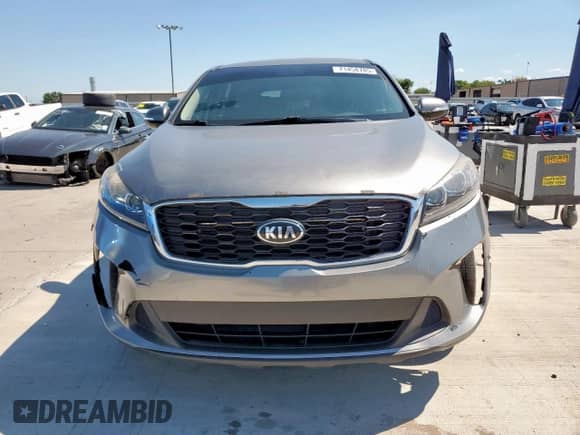 2019 Kia Sorento L z VIN 5XYPG4A36KG496705, wystawiony jako Copart lot #71458785 z przebiegiem 202 283 mil mil oraz Czysty tytuł • Clean title. Historia ofert i sprzedaży dostępna na DreamBid. Obrazek 5.