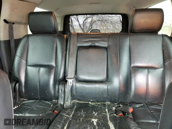2011 Chevrolet Suburban LS с VIN 1GNSCHE06BR137070, выставлен на аукционе Copart как лот 48059975 с пробегом 264 581 миль миль и Чистый • Clean title. История ставок и продаж доступна на DreamBid. Изображение 10.