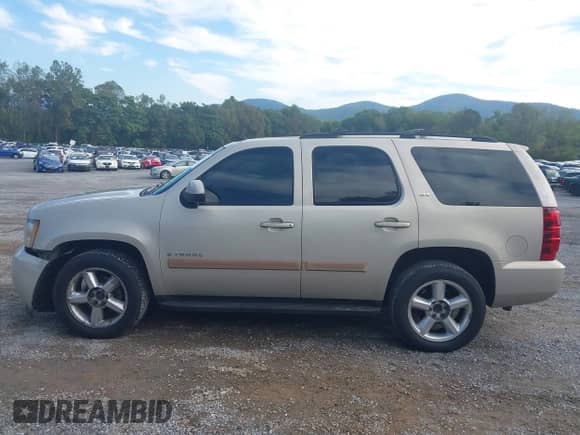 2007 Chevrolet Tahoe LTZ z VIN 1GNFK13097R108670, wystawiony jako IAAI lot #43330922 z przebiegiem 300 850 mil mil oraz . Historia ofert i sprzedaży dostępna na DreamBid. Obrazek 15.
