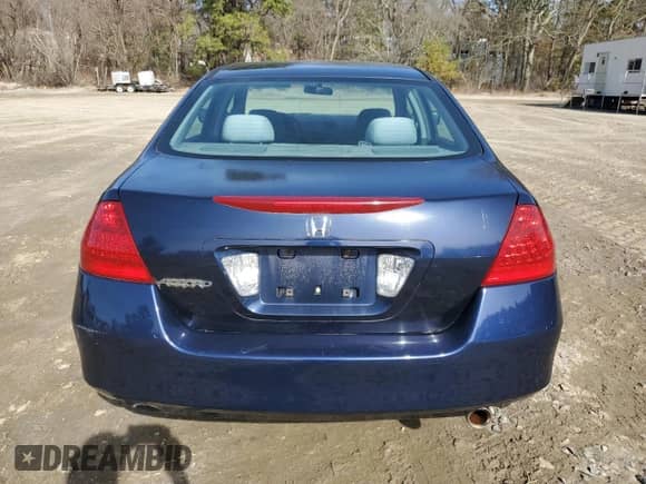 2007 Honda Accord LX z VIN 1HGCM56497A175944, wystawiony jako Copart lot #52051655 z przebiegiem 108 748 mil mil oraz Czysty tytuł • Clean title. Historia ofert i sprzedaży dostępna na DreamBid. Obrazek 6.