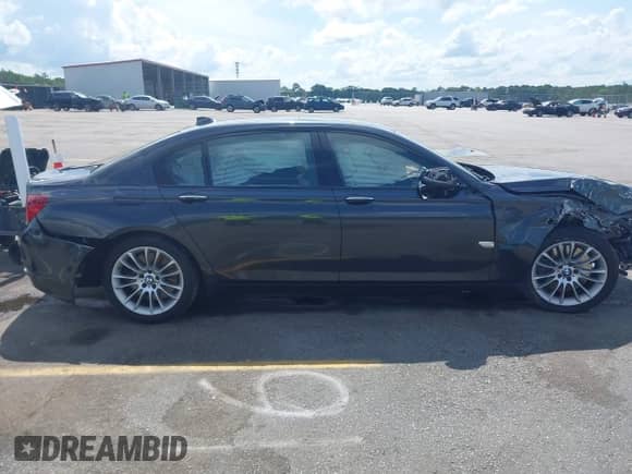 2015 BMW 7 Series 750Li с VIN WBAYE8C55FD782482, выставлен на аукционе IAAI как лот 42225202 с пробегом 129 880 миль миль и . История ставок и продаж доступна на DreamBid. Изображение 13.