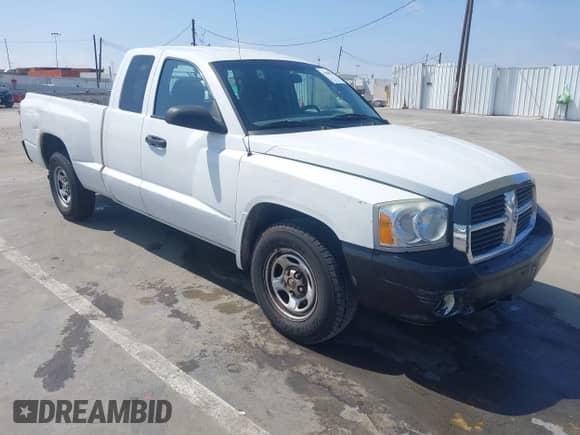 2005 Dodge Dakota ST with VIN 1D7HE22K85S256256, listed as a IAAI auction lot 43000785 with 387,492 mi miles and . Bid and sale history available at DreamBid. Image 1.