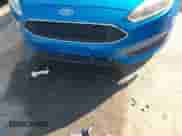 2015 Ford Focus SE z VIN 1FADP3K23FL242002, wystawiony jako IAAI lot #43229105 z przebiegiem 181 919 mil mil oraz . Historia ofert i sprzedaży dostępna na DreamBid. Obrazek 6.