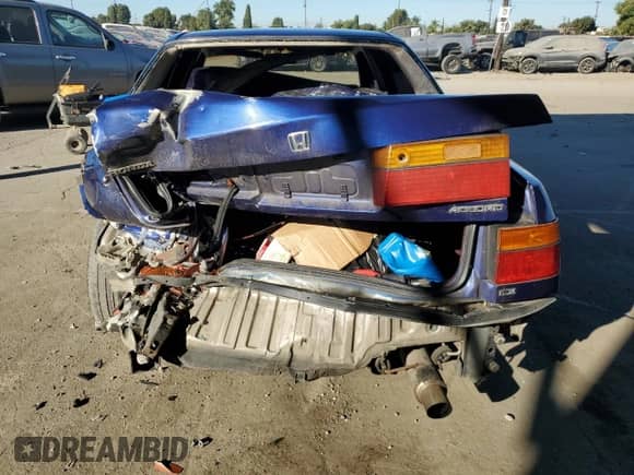 1990 Honda Accord LX z VIN JHMCB765XLC127200, wystawiony jako Copart lot #80770574 z przebiegiem 142 628 mil mil oraz Szkoda całkowita • Salvage title. Historia ofert i sprzedaży dostępna na DreamBid. Obrazek 6.