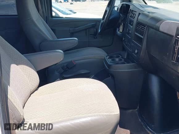 2020 Chevrolet Express Passenger LT с VIN 1GAZGPFG7L1228603, выставлен на аукционе IAAI как лот 42917657 с пробегом 54 144 миль миль и . История ставок и продаж доступна на DreamBid. Изображение 4.