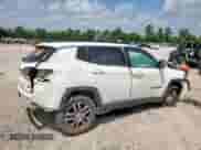 2019 Jeep Compass Altitude z VIN 3C4NJCBB6KT743058, wystawiony jako Copart lot #65037395 z przebiegiem Nie podano mil oraz Szkoda całkowita • Salvage title. Historia ofert i sprzedaży dostępna na DreamBid. Obrazek 3.