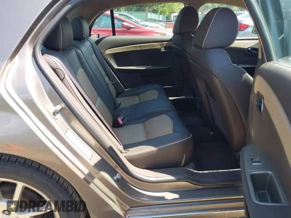 2012 Chevrolet Malibu LTZ z VIN 1G1ZG5E7XCF294023, wystawiony jako IAAI lot #42849791 z przebiegiem 99 989 mil mil oraz . Historia ofert i sprzedaży dostępna na DreamBid. Obrazek 8.