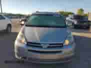 2004 Toyota Sienna XLE z VIN 5TDZA22C64S102641, wystawiony jako Copart lot #85000295 z przebiegiem 187 481 mil mil oraz Czysty tytuł • Clean title. Historia ofert i sprzedaży dostępna na DreamBid. Obrazek 5.