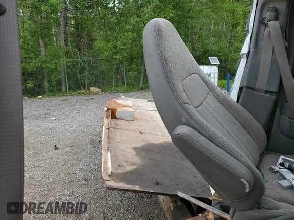 2015 Chevrolet Express Commercial с VIN 1GB0G2CF7F1266128, выставлен на аукционе Copart как лот 58817645 с пробегом Не указан миль и На запчасти • Non repairable. История ставок и продаж доступна на DreamBid. Изображение 10.