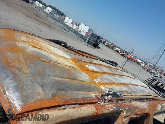 1999 Ford Explorer z VIN 1FMYU22E5XUB56559, wystawiony jako IAAI lot #43331856 z przebiegiem Nie podano mil oraz . Historia ofert i sprzedaży dostępna na DreamBid. Obrazek 15.