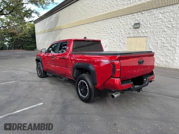 2024 Toyota Tacoma SR5 z VIN 3TYLB5JN6RT023926, wystawiony jako Copart lot #90130065 z przebiegiem 35 061 mil mil oraz Szkoda całkowita • Salvage title. Historia ofert i sprzedaży dostępna na DreamBid. Obrazek 3.