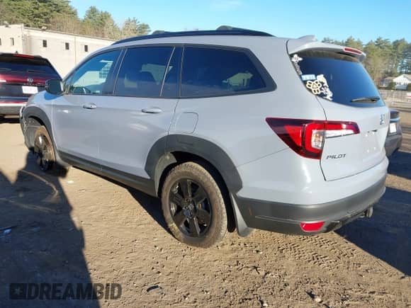 2022 Honda Pilot TrailSport with VIN 5FNYF6H88NB068019, listed as a IAAI auction lot 40857114 with 24,960 mi miles and . Bid and sale history available at DreamBid. Image 3.