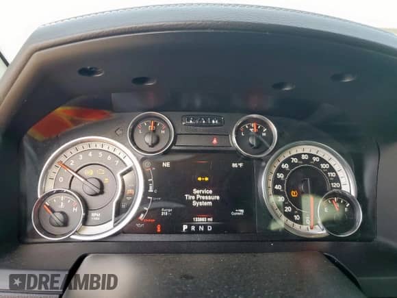 2016 Ram 1500 Laramie z VIN 1C6RR7VT7GS130176, wystawiony jako Copart lot #62051575 z przebiegiem 133 883 mil mil oraz Czysty tytuł • Clean title. Historia ofert i sprzedaży dostępna na DreamBid. Obrazek 9.