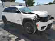 2024 Jeep Grand Cherokee Altitude z VIN 1C4RJGAG4R8546470, wystawiony jako Copart lot #49903385 z przebiegiem 19 806 mil mil oraz Czysty tytuł • Clean title. Historia ofert i sprzedaży dostępna na DreamBid. Obrazek 4.