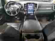 2020 Ram 1500 Laramie z VIN 1C6SRFRT1LN240624, wystawiony jako Copart lot #50367915 z przebiegiem 119 303 mil mil oraz Szkoda całkowita • Salvage title. Historia ofert i sprzedaży dostępna na DreamBid. Obrazek 8.