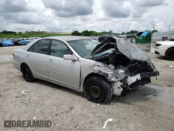 2005 Toyota Camry LE z VIN 4T1BE30K65U080350, wystawiony jako Copart lot #71716765 z przebiegiem 243 325 mil mil oraz Szkoda całkowita • Salvage title. Historia ofert i sprzedaży dostępna na DreamBid. Obrazek 14.
