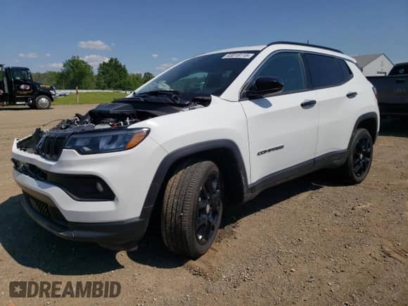 2024 Jeep Compass Latitude Lux с VIN 3C4NJDFN5RT579970, выставлен на аукционе Copart как лот 63018115 с пробегом 11 683 миль миль и Списание • Salvage title. История ставок и продаж доступна на DreamBid. Изображение 1.