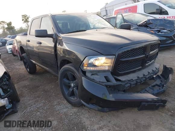 2014 Ram 1500 Express z VIN 1C6RR7KT4ES220631, wystawiony jako IAAI lot #42612207 z przebiegiem 128 548 mil mil oraz . Historia ofert i sprzedaży dostępna na DreamBid. Obrazek 1.