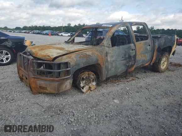2011 Chevrolet Silverado 1500 LS z VIN 3GCPKREA2BG214100, wystawiony jako Copart lot #56740355 z przebiegiem Nie podano mil oraz Nie do naprawy • Non repairable. Historia ofert i sprzedaży dostępna na DreamBid. Obrazek 1.