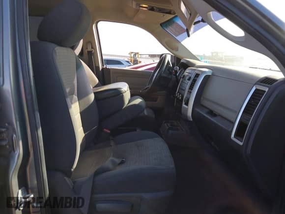 2010 Dodge 1500 ST z VIN 1D7RB1CP8AS155939, wystawiony jako IAAI lot #41824314 z przebiegiem 163 155 mil mil oraz . Historia ofert i sprzedaży dostępna na DreamBid. Obrazek 5.