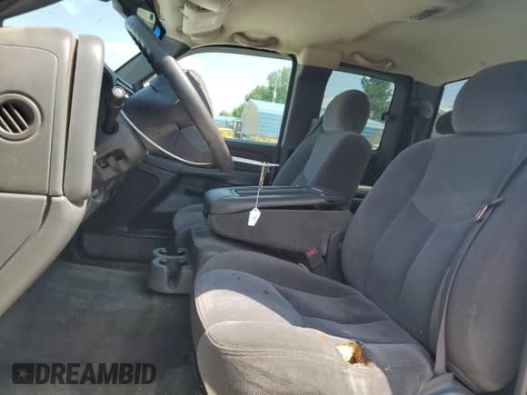 2004 GMC Sierra 1500 SLE z VIN 1GTEK19V44Z328527, wystawiony jako Copart lot #71717325 z przebiegiem Nie podano mil oraz Czysty tytuł • Clean title. Historia ofert i sprzedaży dostępna na DreamBid. Obrazek 7.