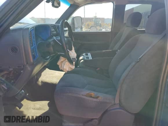 2003 Chevrolet Silverado 2500HD LT z VIN 1GCHK29183E120978, wystawiony jako Copart lot #81241735 z przebiegiem 306 355 mil mil oraz Szkoda całkowita • Salvage title. Historia ofert i sprzedaży dostępna na DreamBid. Obrazek 7.