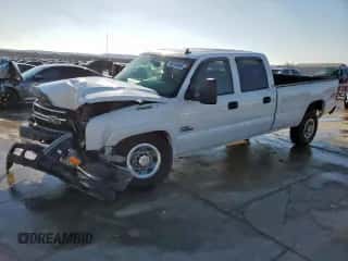 2006 Chevrolet Silverado 3500 SRW Wrk Trk с VIN 1GCHK33D76F220366, выставлен на аукционе Copart как лот 88126435 с пробегом 263 384 миль миль и Списание • Salvage title. История ставок и продаж доступна на DreamBid. Изображение 1.