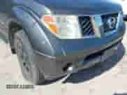 2005 Nissan Pathfinder SE z VIN 5N1AR18U75C716208, wystawiony jako IAAI lot #42449063 z przebiegiem 166 108 mil mil oraz . Historia ofert i sprzedaży dostępna na DreamBid. Obrazek 6.