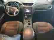 2015 Chevrolet Traverse LT z VIN 1GNKVGKD3FJ331989, wystawiony jako Copart lot #80402805 z przebiegiem 257 043 mil mil oraz Szkoda całkowita • Salvage title. Historia ofert i sprzedaży dostępna na DreamBid. Obrazek 8.