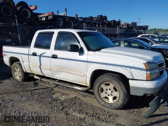 2006 Chevrolet Silverado 1500 LT3 with VIN 2GCEK13T561104802, listed as a IAAI auction lot 43438625 with 317,935 mi miles and . Bid and sale history available at DreamBid. Image 13.