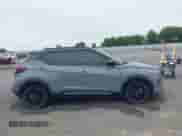 2022 Nissan Kicks SR z VIN 3N1CP5DV5NL493750, wystawiony jako IAAI lot #42331255 z przebiegiem 37 502 mil mil oraz . Historia ofert i sprzedaży dostępna na DreamBid. Obrazek 13.