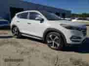 2018 Hyundai Tucson Value z VIN KM8J33A22JU645218, wystawiony jako Copart lot #90871735 z przebiegiem 137 400 mil mil oraz Czysty tytuł • Clean title. Historia ofert i sprzedaży dostępna na DreamBid. Obrazek 4.