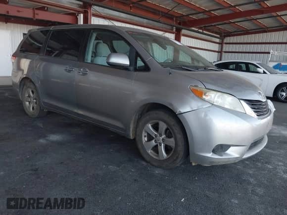 2012 Toyota Sienna z VIN 5TDKA3DC2CS013412, wystawiony jako IAAI lot #43273974 z przebiegiem 193 603 mil mil oraz . Historia ofert i sprzedaży dostępna na DreamBid. Obrazek 1.