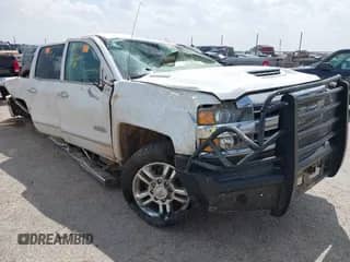 2019 Chevrolet Silverado 2500HD High Country z VIN 1GC1KUEY3KF245654, wystawiony jako IAAI lot #42098180 z przebiegiem Nie podano mil oraz . Historia ofert i sprzedaży dostępna na DreamBid. Obrazek 1.