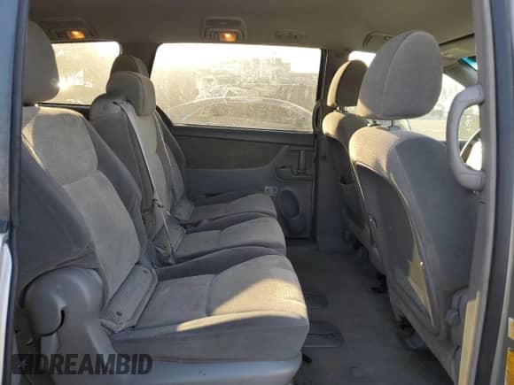 2010 Toyota Sienna CE z VIN 5TDKK4CC2AS334058, wystawiony jako Copart lot #67028095 z przebiegiem 206 076 mil mil oraz Szkoda całkowita • Salvage title. Historia ofert i sprzedaży dostępna na DreamBid. Obrazek 11.