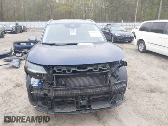2025 Nissan Kicks SR with VIN 3N8AP6DC0SL307704, listed as a IAAI auction lot 41918886 with 5,902 mi miles and . Bid and sale history available at DreamBid. Image 13.
